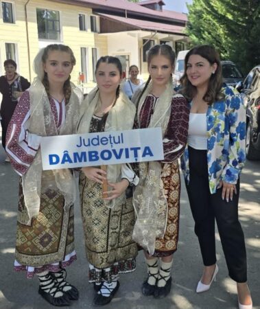 Elevele Școlii Populare de Arte „Octav Enigărescu” au strălucit la Festivalul „Cununa Petrolului” Elevele Școlii Populare de Arte „Octav Enigărescu” au strălucit la Festivalul „Cununa Petrolului”