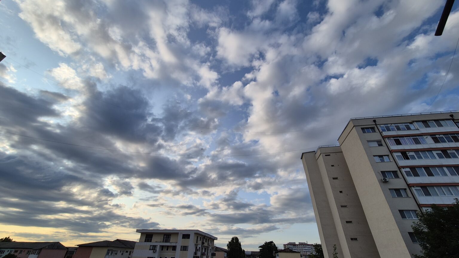 Furtună solară puternică a lovit Pământul: Vânt solar cu viteze record și efecte asupra sănătății și tehnologiei Furtună solară puternică a lovit Pământul: Vânt solar cu viteze record și efecte asupra sănătății și tehnologiei