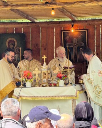 Hram cu lumină și rugăciune la Mănăstirea Peștera Ialomiței: Sărbătoare închinată Sfinților Apostoli Petru și Pavel