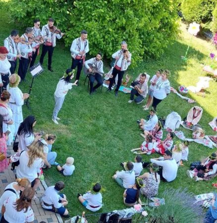 Ia, cămașa cu suflet, sărbătorită cu emoție la Târgoviște Ia, cămașa cu suflet, sărbătorită cu emoție la Târgoviște