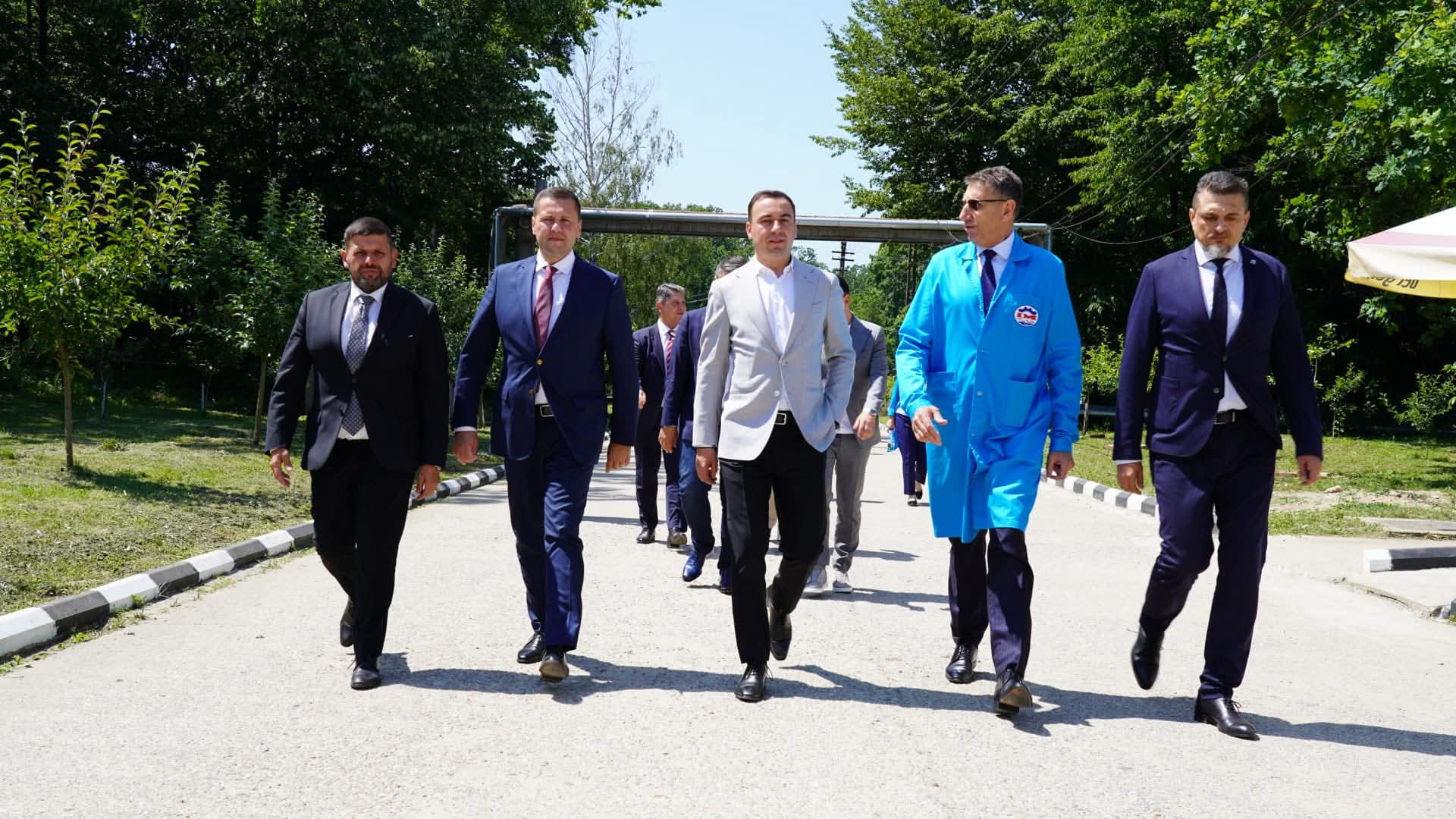 Industria de apărare din Dâmbovița, în centrul atenției Guvernului României: Investiții și parteneriate consolidate