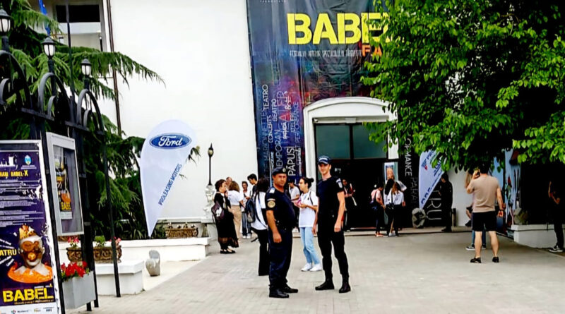 Jandarmii dâmbovițeni, la datorie pentru siguranța participanților la Festivalul Internațional BABEL 2025 Jandarmii dâmbovițeni, la datorie pentru siguranța participanților la Festivalul Internațional BABEL 2025