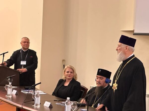 La Universitatea „Valahia” din Târgoviște s-a marcat 100 de ani de la înființarea Patriarhiei Române printr-un simpozion internațional La Universitatea „Valahia” din Târgoviște s-a marcat 100 de ani de la înființarea Patriarhiei Române printr-un simpozion internațional