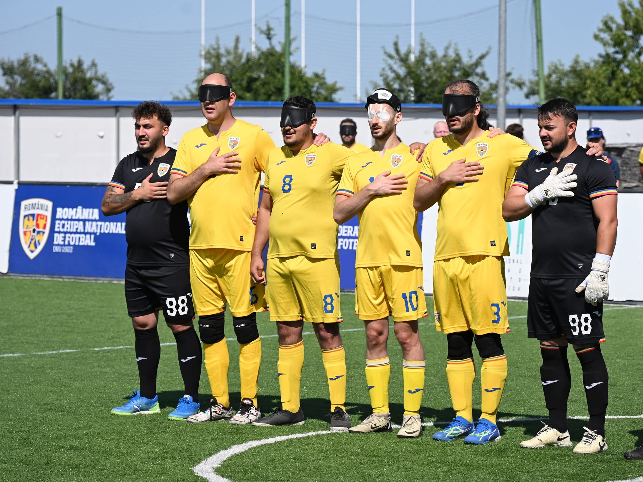 Lecție de curaj și performanță: Naționala de fotbal a nevăzătorilor, în stagiu de pregătire alături de Franța, campioana europeană