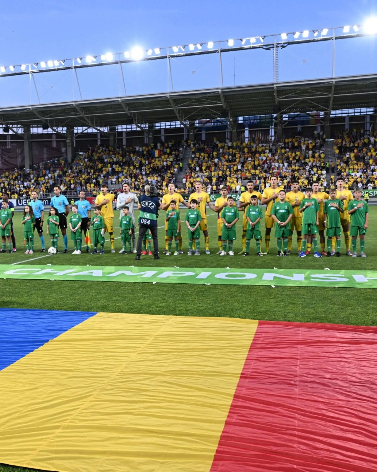 Naționala României U19 a scris istorie în fața a peste 12.000 de inimi vibrând pentru fotbal Naționala României U19 a scris istorie în fața a peste 12.000 de inimi vibrând pentru fotbal