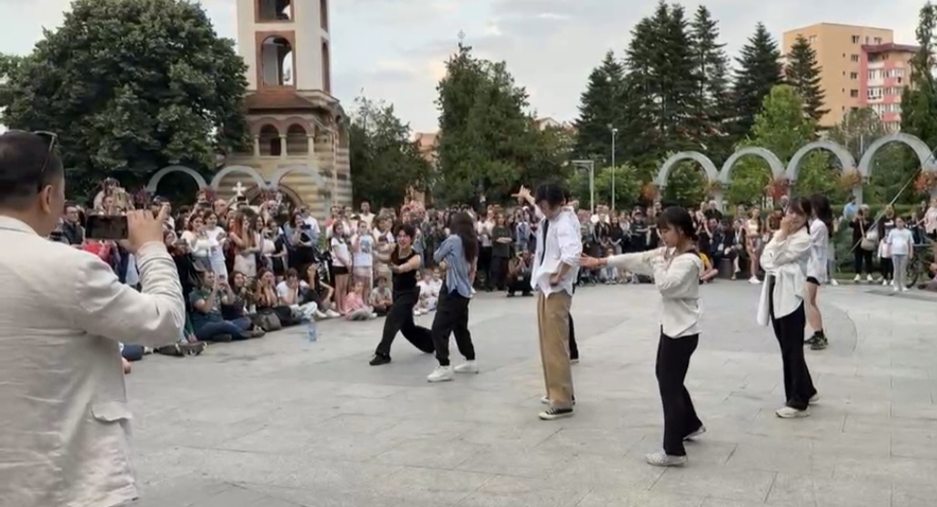 „Noi suntem Coreea” – Spectacol din Seul, magie în Piața Mihai Viteazul din Târgoviște