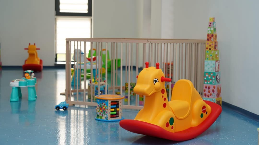 Noua creșă din Moreni, inaugurată de președintele CJ Dâmbovița, Corneliu Ștefan și ministrul Dezvoltării, Cseke Attila