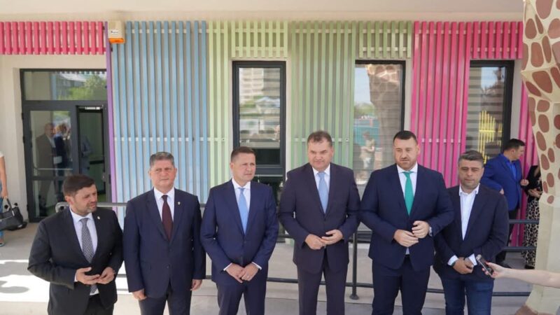 Noua creșă din Moreni, inaugurată de președintele CJ Dâmbovița, Corneliu Ștefan și ministrul Dezvoltării, Cseke Attila Noua creșă din Moreni, inaugurată de președintele CJ Dâmbovița, Corneliu Ștefan și ministrul Dezvoltării, Cseke Attila
