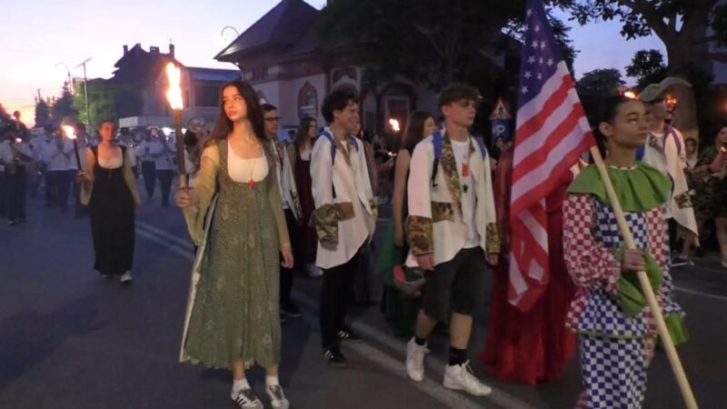 Târgoviște a devenit capitala mondială a artei: Parada BABEL a deschis spectaculos cea de-a XIII-a ediție a festivalului internațional