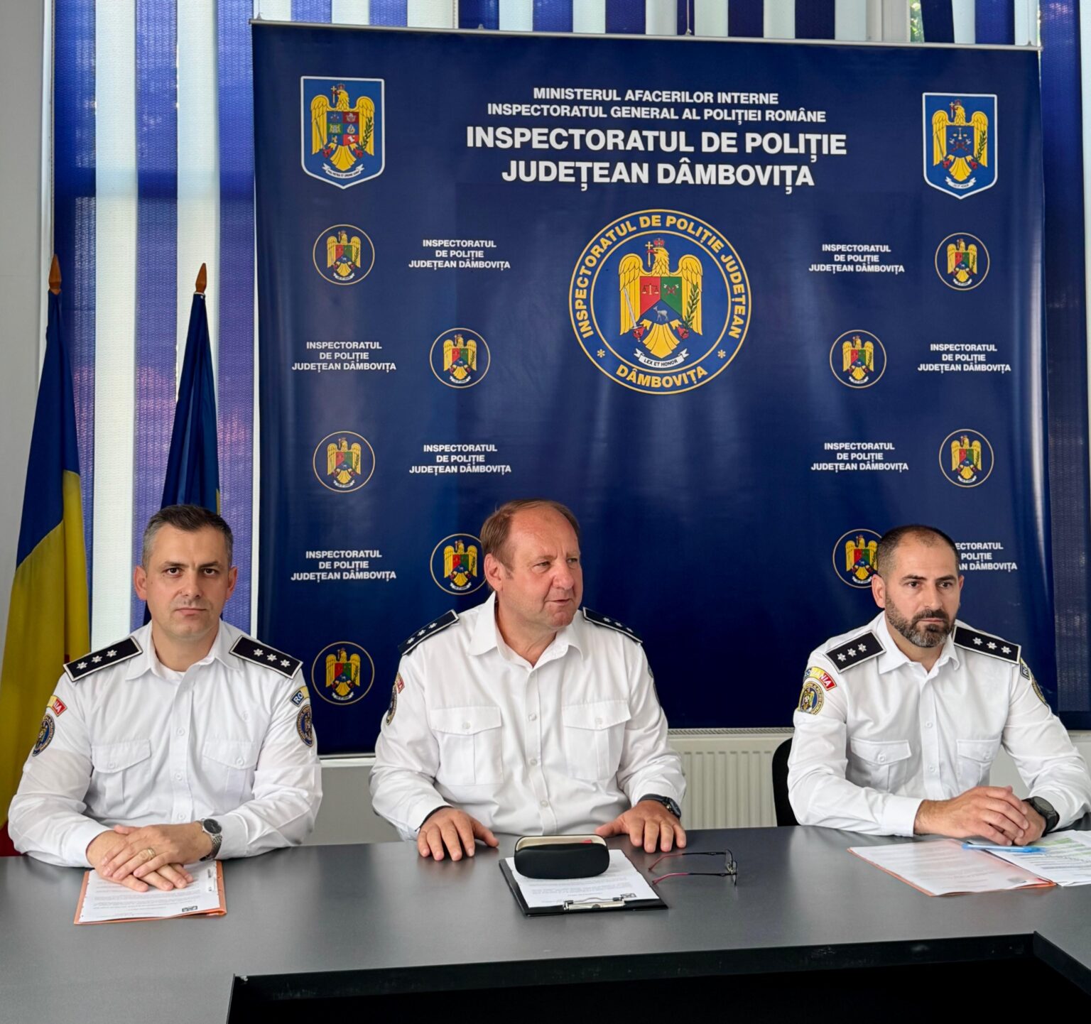 Poliția Dâmbovița face ordine în domeniul armelor și substanțelor periculoase Poliția Dâmbovița face ordine în domeniul armelor și substanțelor periculoase
