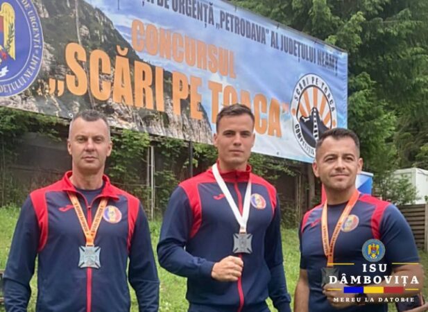 Pe treptele curajului: Pompierii din Dâmbovița au cucerit Toaca Pe treptele curajului: Pompierii din Dâmbovița au cucerit Toaca