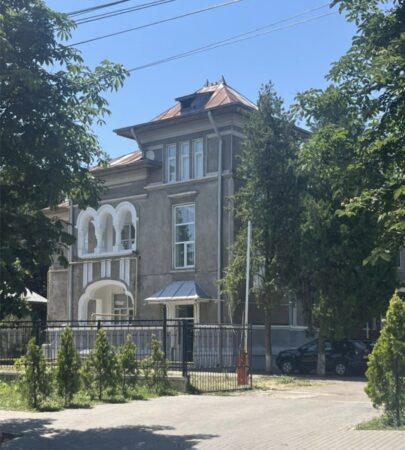 Prefectura Dâmbovița s-a mutat într-o nouă locație pe Bulevardul Regele Carol I Prefectura Dâmbovița s-a mutat într-o nouă locație pe Bulevardul Regele Carol I