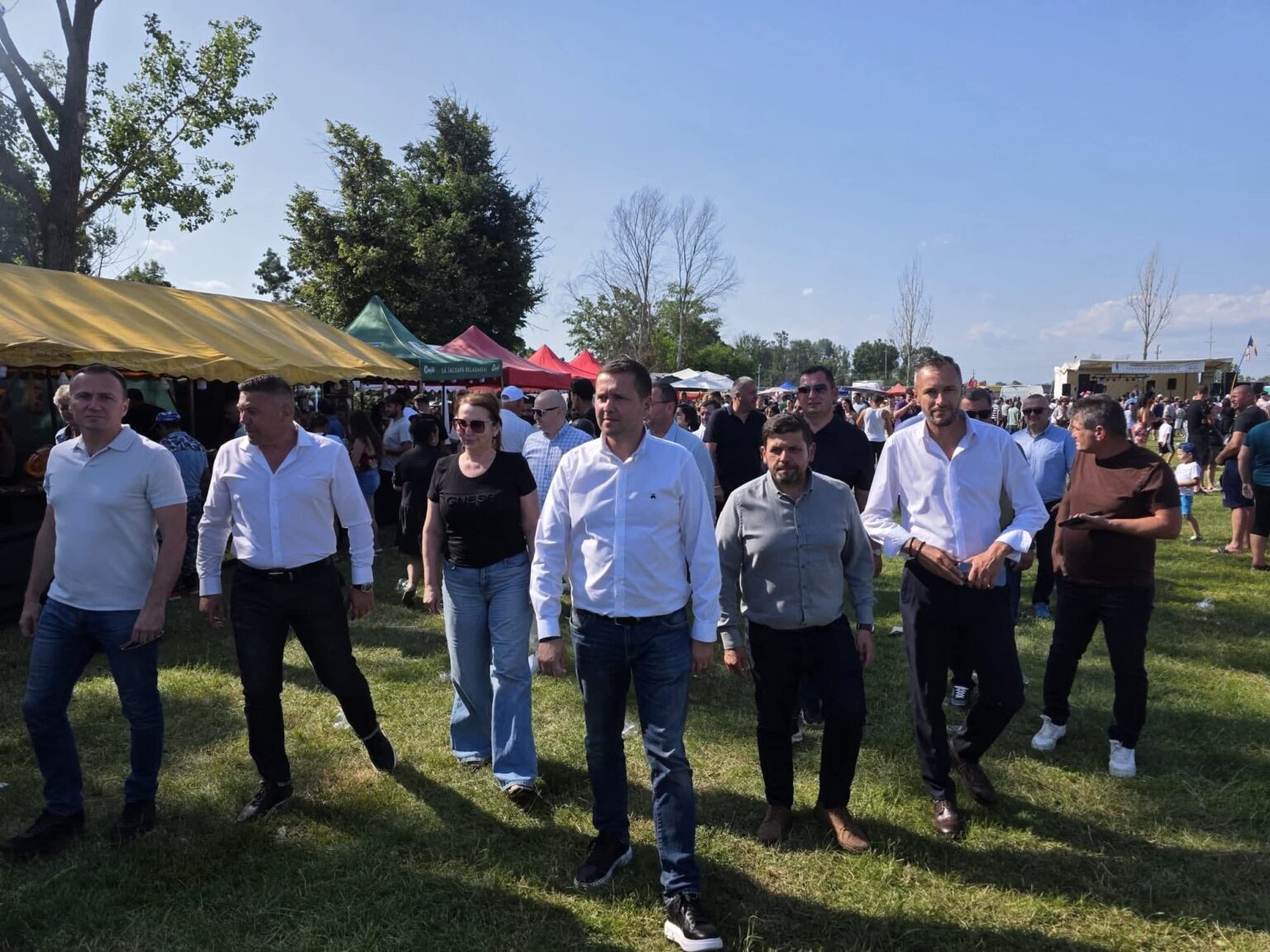 Președintele CJ Dâmbovița, Corneliu Ștefan, alături de comunitate la Festivalul Călușului Președintele CJ Dâmbovița, Corneliu Ștefan, alături de comunitate la Festivalul Călușului