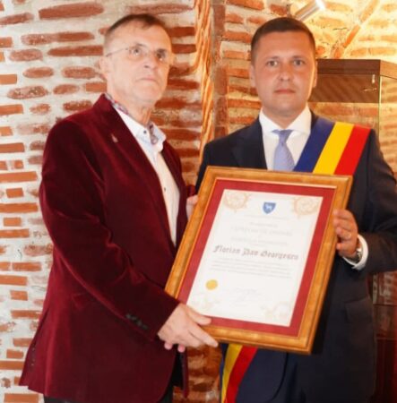 Președintele CJ Dâmbovița, Corneliu Ștefan, i-a acordat titlul de Cetățean de Onoare tenorului Florian Dan Georgescu