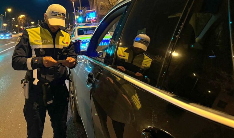 Razie de amploare a polițiștilor dâmbovițeni: Peste 700 de vehicule verificate Razie de amploare a polițiștilor dâmbovițeni: Peste 700 de vehicule verificate