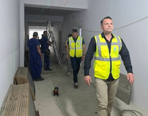 Școala Gimnazială „Tudor Vladimirescu” din Târgoviște, în plin proces de modernizare Școala Gimnazială „Tudor Vladimirescu” din Târgoviște, în plin proces de modernizare