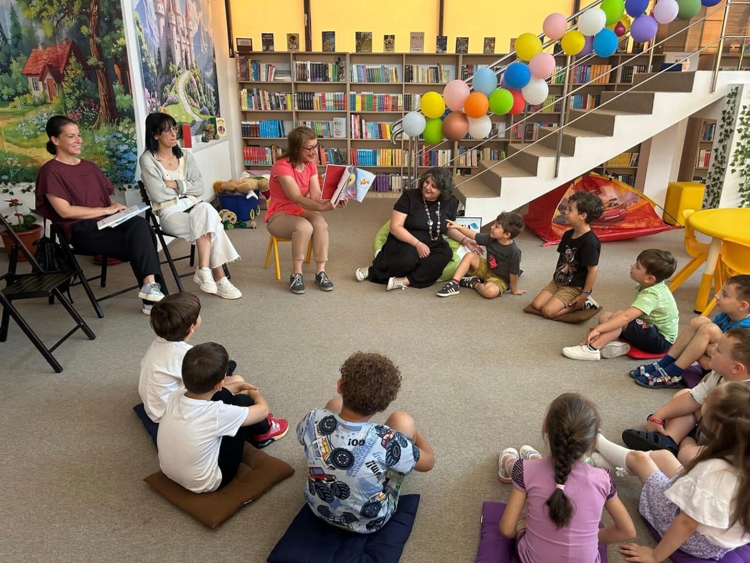 „Semn de carte, semn de prietenie” – Atelier creativ și povești la Filiala pentru Copii a Bibliotecii Județene Dâmbovița „Semn de carte, semn de prietenie” – Atelier creativ și povești la Filiala pentru Copii a Bibliotecii Județene Dâmbovița