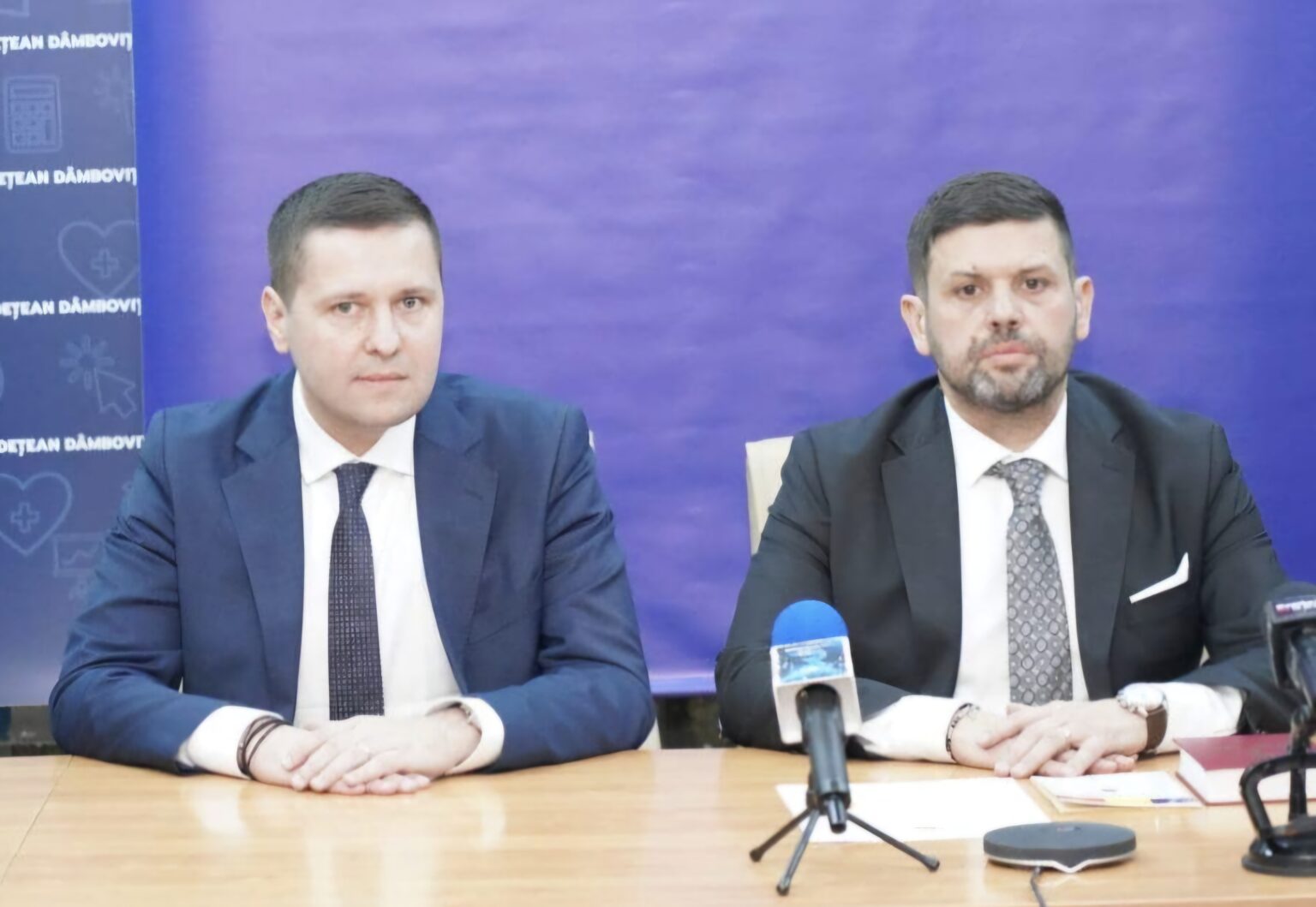 Stare de alertă instituită în județul Dâmbovița pentru 30 de zile după incendiul de la groapa de gunoi din Aninoasa Stare de alertă instituită în județul Dâmbovița pentru 30 de zile după incendiul de la groapa de gunoi din Aninoasa