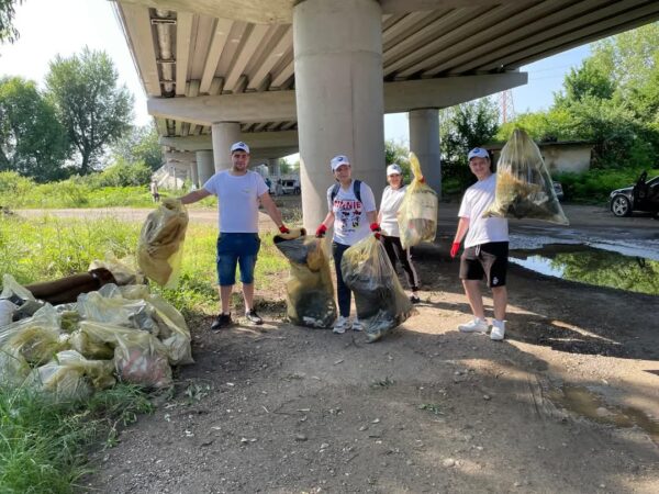 Studenții Universității Valahia dau un exemplu de implicare pentru mediu Studenții Universității Valahia dau un exemplu de implicare pentru mediu
