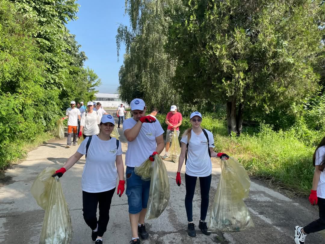 Studenții Universității Valahia dau un exemplu de implicare pentru mediu