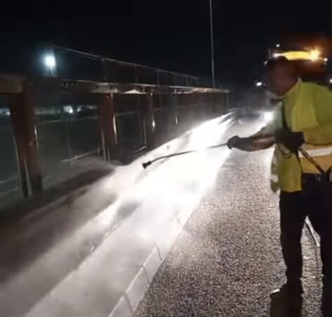 Târgoviște: Program de noapte pentru igienizarea podurilor și pasajelor rutiere, prioritate pentru un oraș curat și sigur