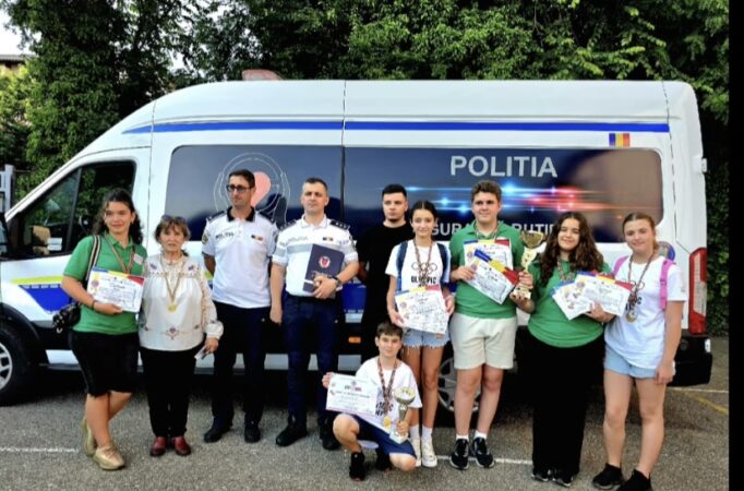Tinerii campioni ai siguranței rutiere: Elevii Școlii „Coresi” din Târgoviște au câștigat Trofeul Coresi Tinerii campioni ai siguranței rutiere: Elevii Școlii „Coresi” din Târgoviște au câștigat Trofeul Coresi
