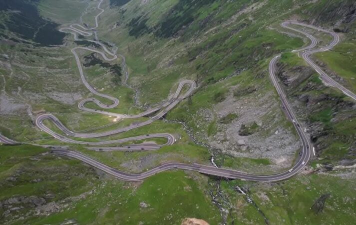 Transfăgărășanul se redeschide astăzi circulației: Turiștii pot străbate din nou unul dintre cele mai spectaculoase drumuri din România