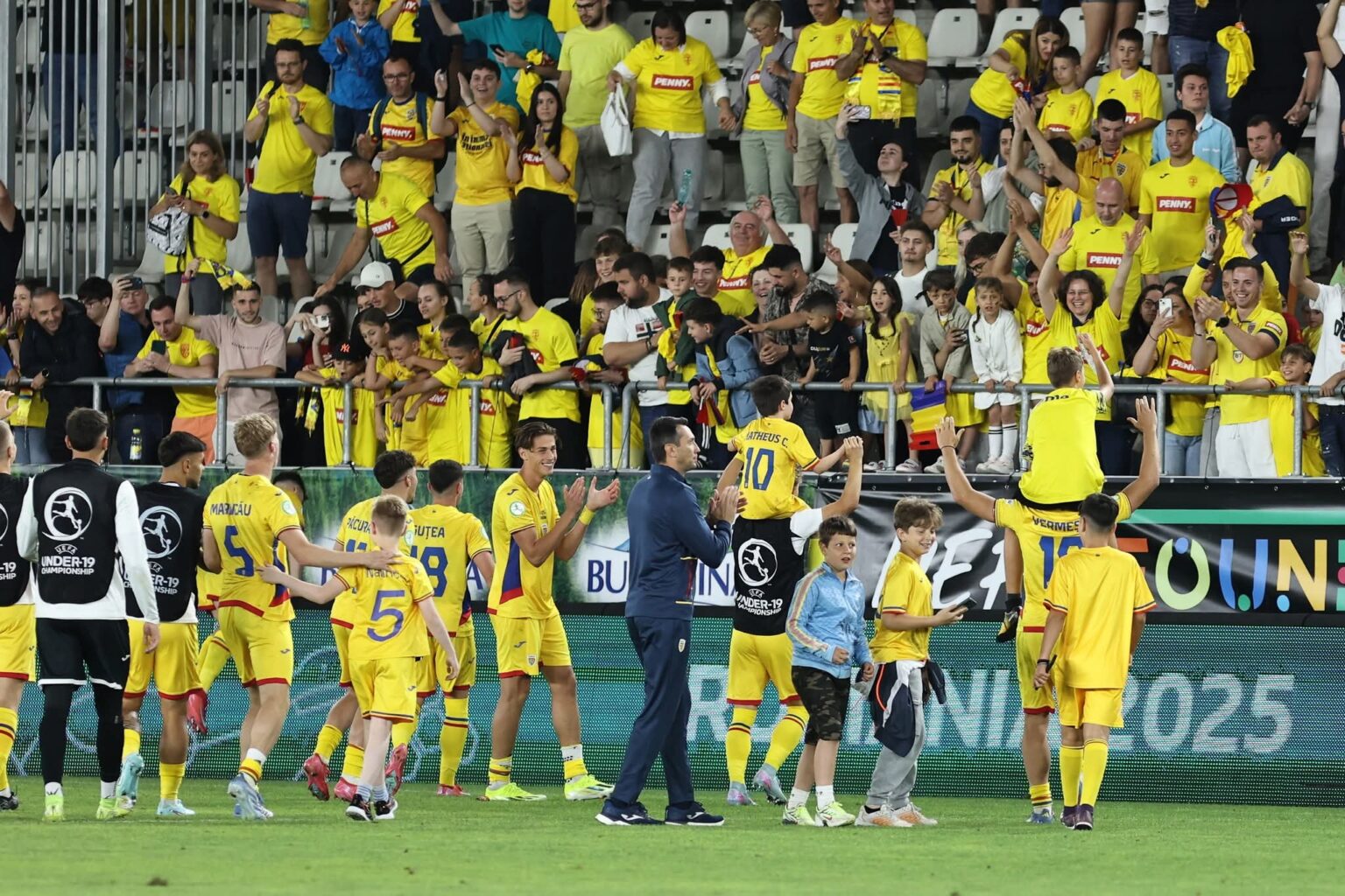 U19 România – Danemarca: Peste 4000 de bilete vândute pentru meciul decisiv de pe Arcul de Triumf U19 România – Danemarca: Peste 4000 de bilete vândute pentru meciul decisiv de pe Arcul de Triumf