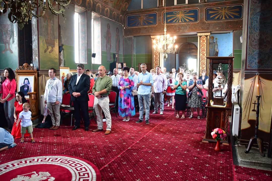 Zi de sărbătoare și comuniune la Ghergani, de Hramul Sfintei Treimi