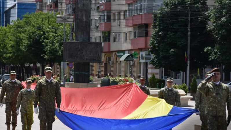 Ziua Drapelului Național este sărbătorită la Târgoviște printr-un ceremonial militar solemn Ziua Drapelului Național este sărbătorită la Târgoviște printr-un ceremonial militar solemn
