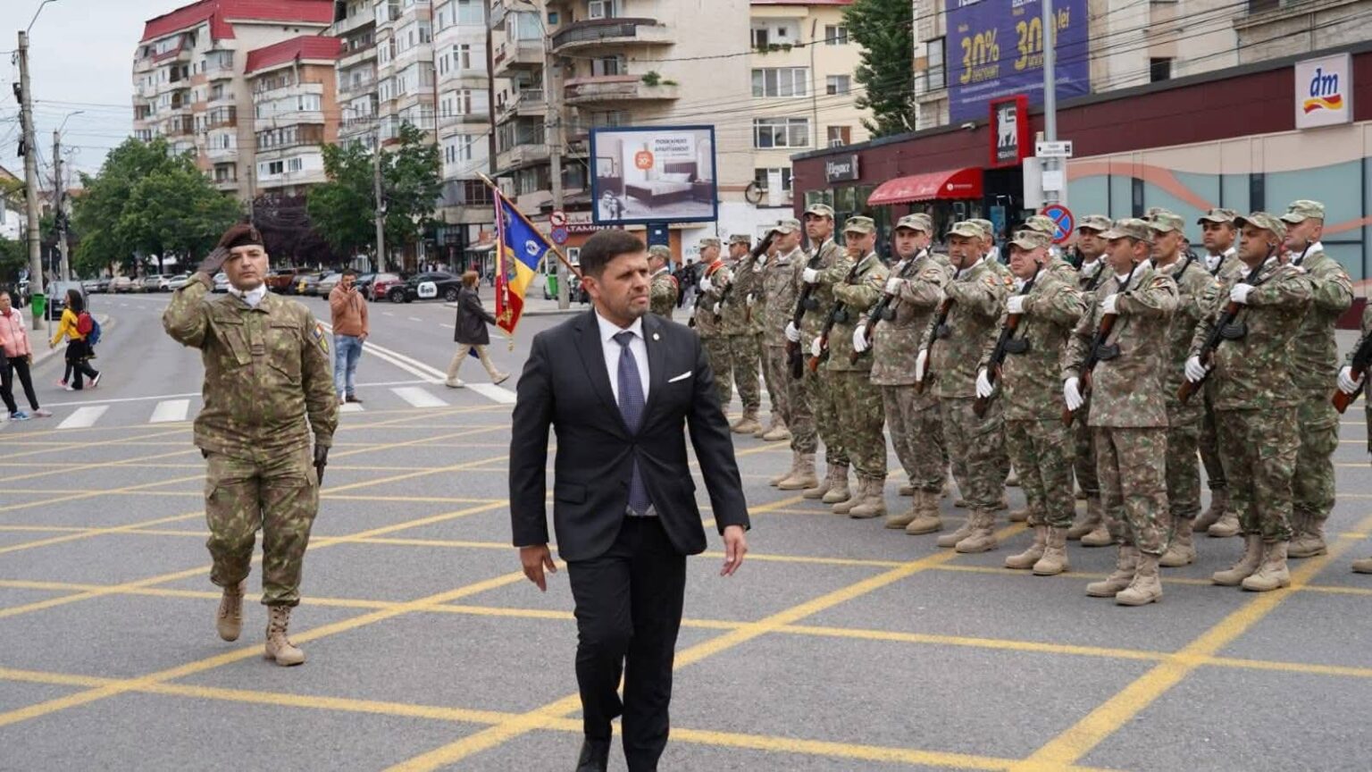 Ziua Drapelului Național va fi marcată cu ceremonii militare și religioase la Târgoviște Ziua Drapelului Național va fi marcată cu ceremonii militare și religioase la Târgoviște