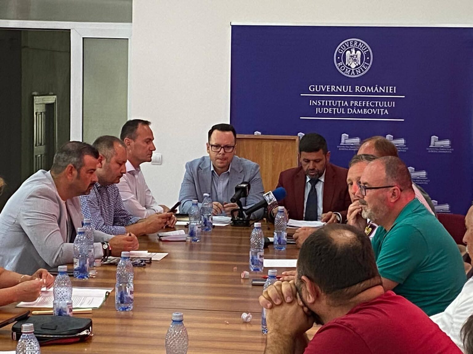 Acțiune, nu vorbe! Instituțiile județene , somate să iasă din birouri și să ajungă în mijlocul oamenilor Acțiune, nu vorbe! Instituțiile județene , somate să iasă din birouri și să ajungă în mijlocul oamenilor