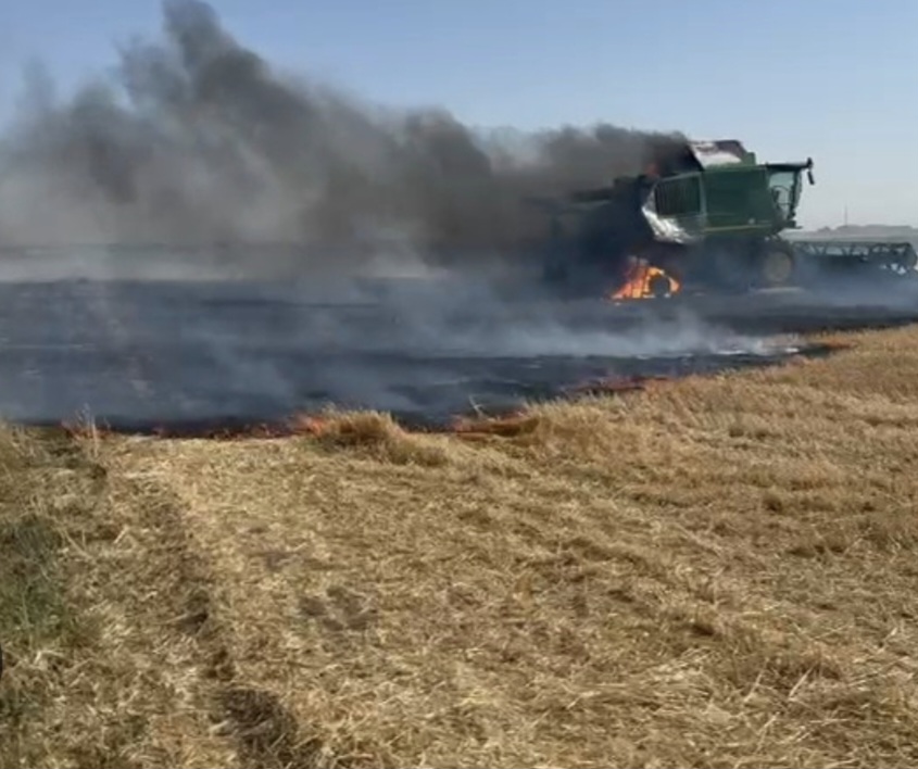 Alertă la Vișina: Incendiu la o combină agricolă, intervenție rapidă a pompierilor