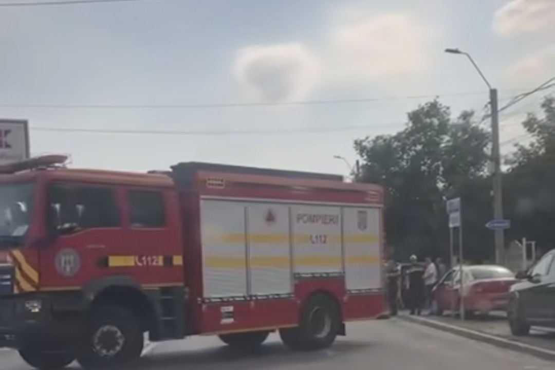 Coliziune pe strada Magrini din Târgoviște: O femeie și un copil de 5 ani, răniți și transportați la spital