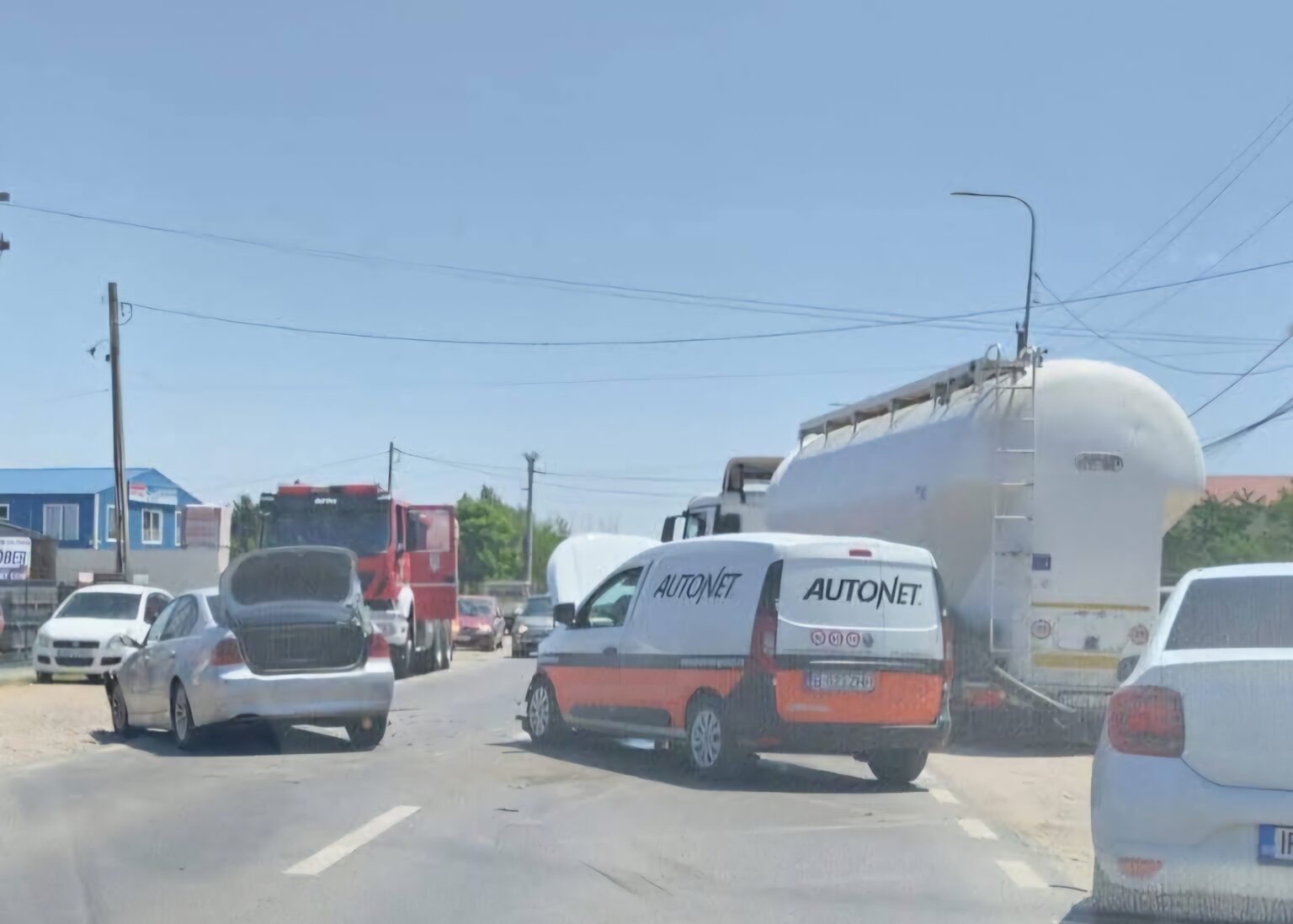 Coliziune pe DN 1A la Crevedia, doi șoferi răniți Coliziune pe DN 1A la Crevedia, doi șoferi răniți
