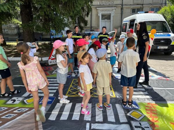 Copii responsabili, lecții de siguranță și grijă la Muzeul Poliției Române Copii responsabili, lecții de siguranță și grijă la Muzeul Poliției Române