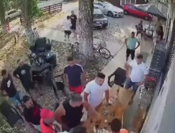 Crimă cu cruzime în Dâmbovița: Un tânăr de 23 de ani, ucis cu bestialitate pentru câteva piese auto Crimă cu cruzime în Dâmbovița: Un tânăr de 23 de ani, ucis cu bestialitate pentru câteva piese auto