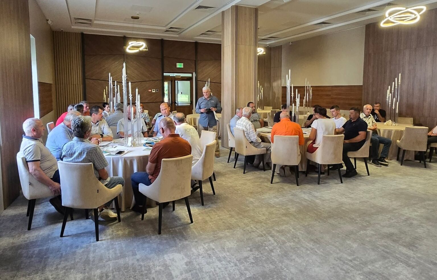 Dezbatere pentru viitorul agriculturii la Voinești: Bune practici și soluții sustenabile în centrul atenției Dezbatere pentru viitorul agriculturii la Voinești: Bune practici și soluții sustenabile în centrul atenției