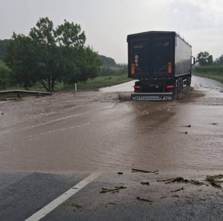 Mare atenție la vreme: Furtunile extreme fac prăpăd în țară Mare atenție la vreme: Furtunile extreme fac prăpăd în țară