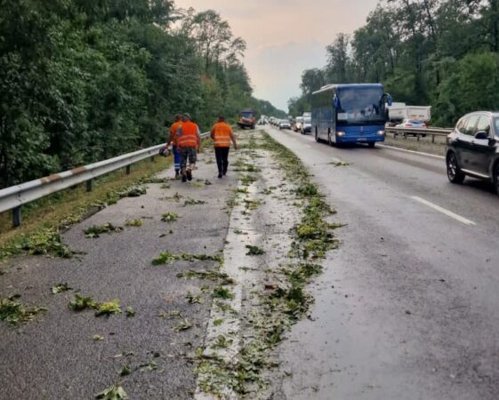 Autoritățile atrag atenția: Furtunile violente pun în pericol siguranța cetățenilor Autoritățile atrag atenția: Furtunile violente pun în pericol siguranța cetățenilor