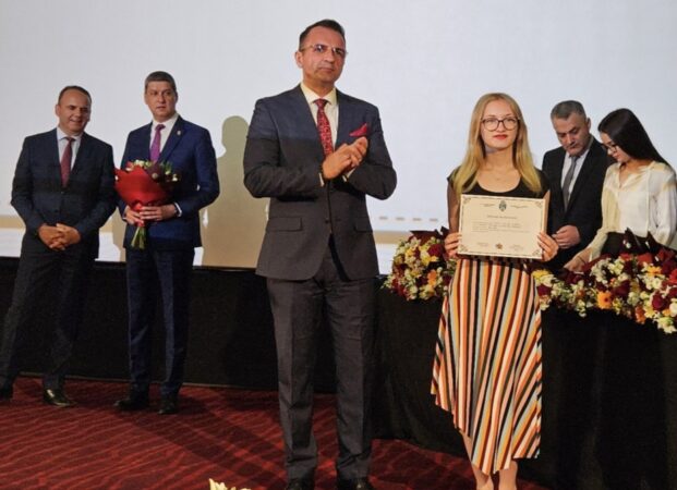 Gala Performanței în Educația Târgovișteană , ediția a IX-a: Elevii de top și mentorii lor, premiați de administrația locală târgovișteană