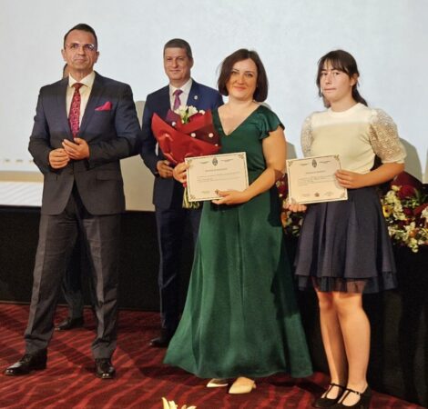 Gala Performanței în Educația Târgovișteană , ediția a IX-a: Elevii de top și mentorii lor, premiați de administrația locală târgovișteană
