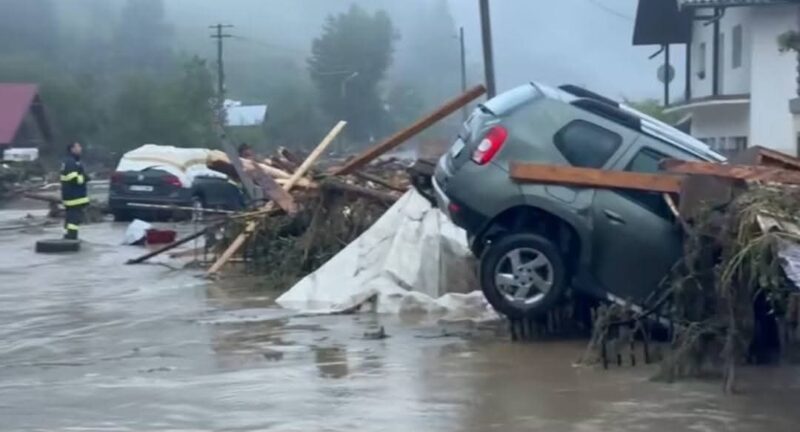 Iadul, viiturile au făcut ravagii în Suceava și Neamț: Gospodării distruse, oameni luați de ape, localități izolate Iadul, viiturile au făcut ravagii Suceava și Neamț: Gospodării distruse, oameni luați de ape, localități izolate