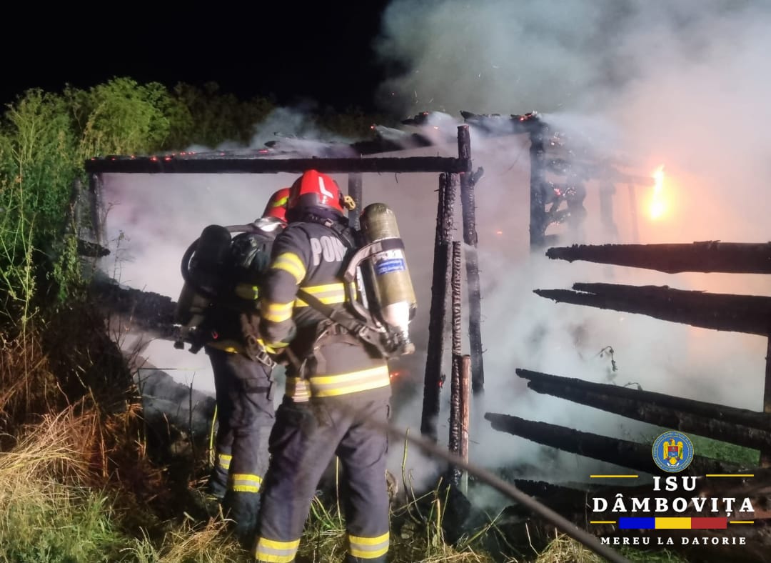 Incendiu de proporții la o anexă gospodărească din Târgoviște