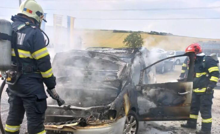  Incendiu la un autoturism în comuna Bucșani
