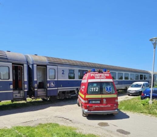 Moartea, la un pas: Mașină lovită de tren la Fusea Moartea, la un pas: Mașină lovită de tren la Fusea