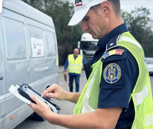 PERICOL PUBLIC: AUTOUTILITARĂ CONDUSĂ DE UN BĂRBAT FĂRĂ PERMIS