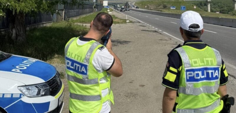 Pedala la podea, permisul suspendat: 44 de șoferi vitezomani trași pe dreapta în Dâmbovița Pedala la podea, permisul suspendat: 44 de șoferi vitezomani trași pe dreapta în Dâmbovița