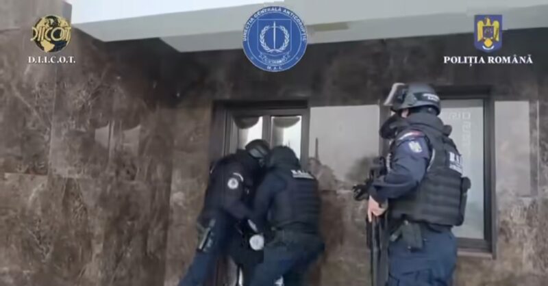 Polițist dâmbovițean, implicat într-o rețea de trafic de droguri: Cultură de canabis descoperită la Comișani