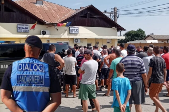 Protest la Lungulețu: Fermierii revoltați, autoritățile județene și ministrul Agriculturii mediatează și aprobă irigații gratuite până la finalul anului Protest la Lungulețu: Fermierii revoltați, autoritățile județene și ministrul Agriculturii mediatează și aprobă irigații gratuite până la finalul anului